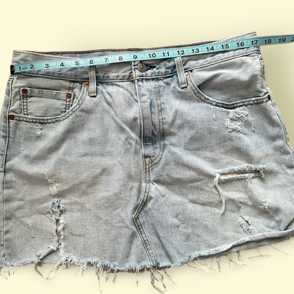 Levi’s Denim Mini Skirt - Picture 3 of 9
